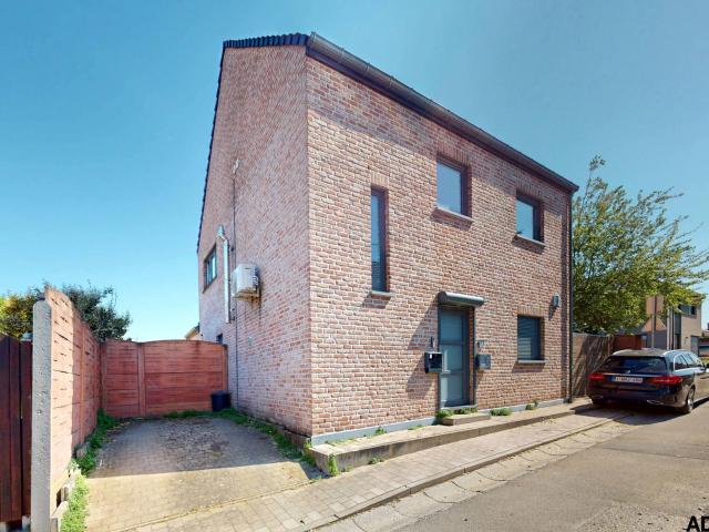 APPARTEMENT EN DUPLEX 3 CHAMBRES ET EMPLACEMENT PARKING à 7021 Mons Havré