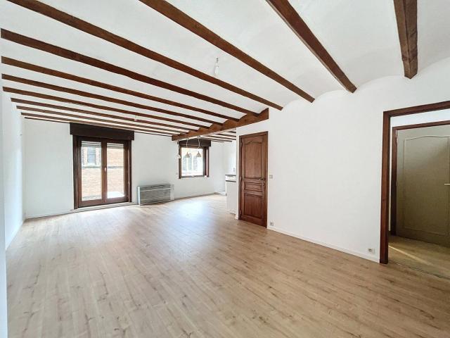 Appartement en duplex avec deux chambres. Libre le.