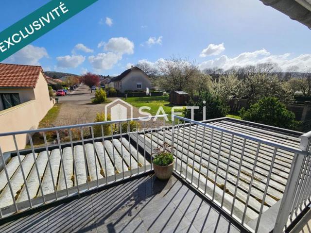 Bel appartement renové, avec balcon et jardinet