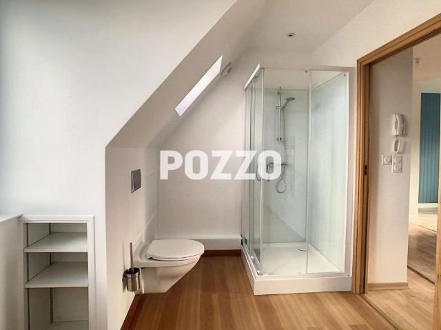 Appartement en duplex très bon état à Saint Hilaire Du Harcouet 44.16 m2
