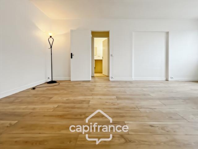 Appartement en excellent état, à louer 2 pièces, 4ème et dernier étage, avec ascenseur et 1 place de parking, à BOISSY SAINT LEGER 94