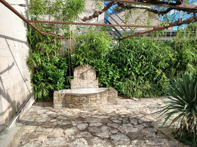 APPARTEMENT EN HYPERCENTRE DE ST CHRISTOL AVEC JARDIN !