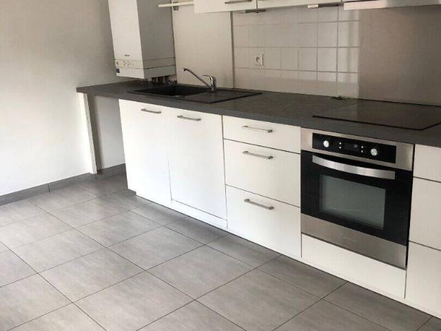 APPARTEMENT EN MAISON A LOUER RUE DE L'EGLISE A HANGENBIETEN