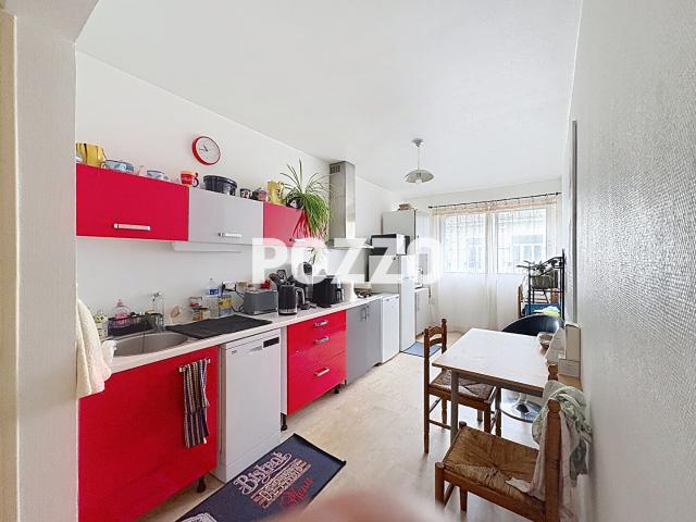 APPARTEMENT EN RESIDENCE AVEC ASCENSEUR A LOUER EN HYPER CENTRE DE CHERBOURG DE TYPE F3 AVEC CAVE