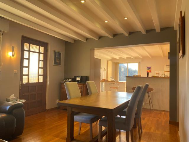 Appartement en rez de chaussée sur les hauteurs de Salins Les Bains