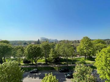 Avenue Achille Peretti, La Défense, Hauts-de-Seine, Île-de-France