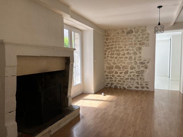 APPARTEMENT en rez de jardin dans le quartier du Théâtre à C