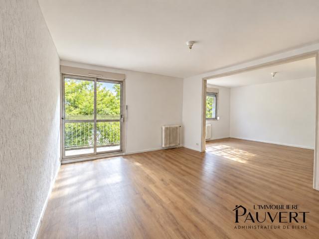 APPARTEMENT ENTIEREMENT MEUBLE T4/5 DE 92 M2 AVEC BALCON et CAVE
