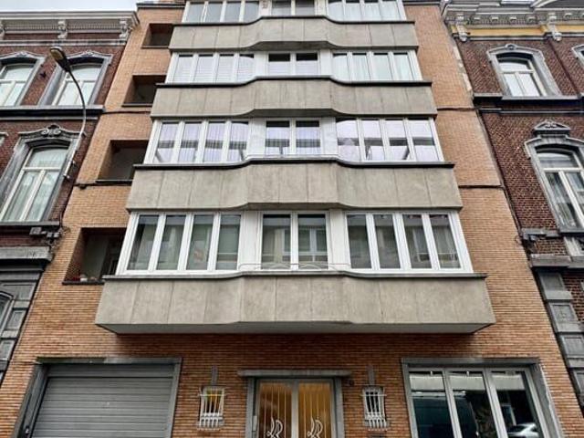 Appartement entièrement rénové / 70 m2