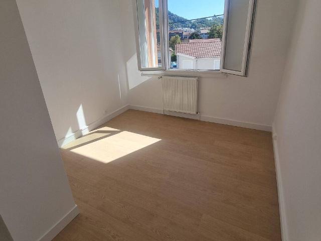 Appartement entièrement rénové