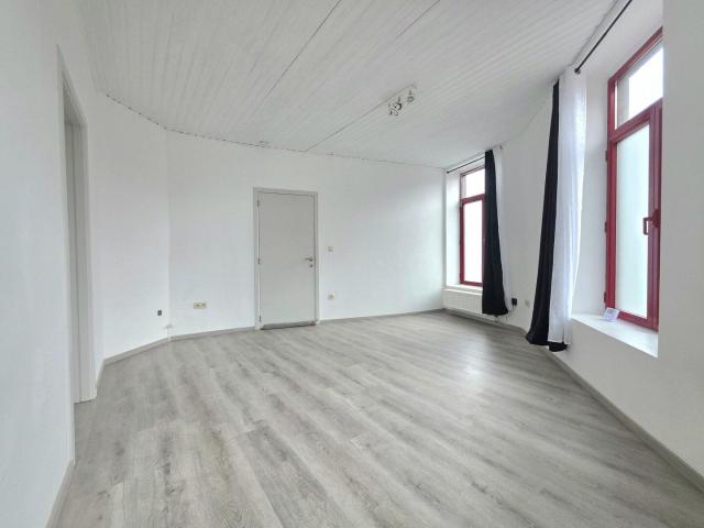Appartement entièrement rénové au cœur de Charleroi – Confor