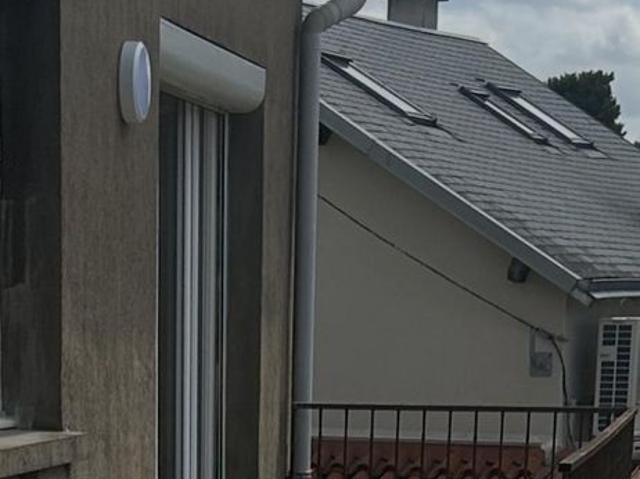 APPARTEMENT ENTIEREMENT RÉNOVÉ AVEC TERRASSE PRIVÉE ET GARAGE