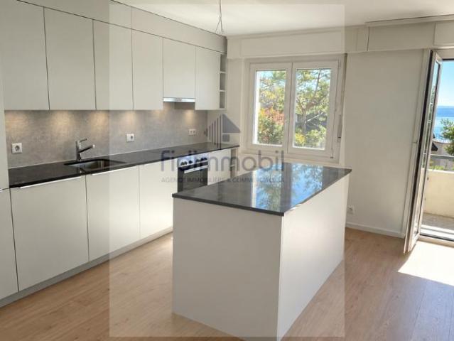 Appartement entièrement rénové avec balcon