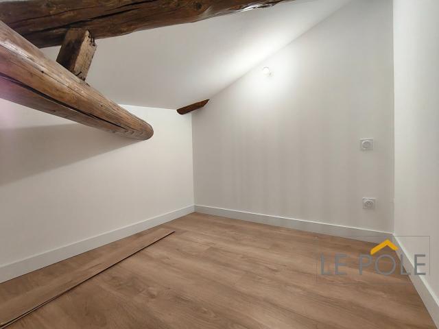 Appartement Entierement Renove Avec Balcon 85m² Valréas