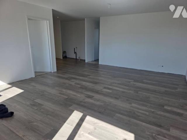 APPARTEMENT ENTIEREMENT RÉNOVÉ AVEC GRANDE TERRASSE PRIVÉE