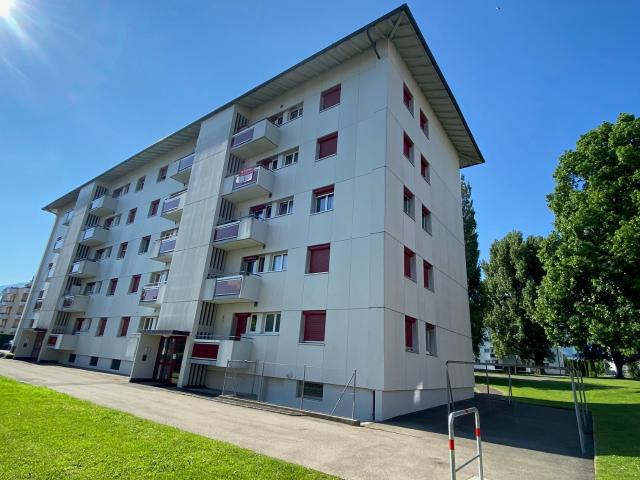 appartement entièrement rénové de 3 pièces sis au 2ème étage