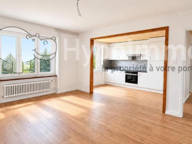 Appartement entièrement rénové de 2.5 pièces