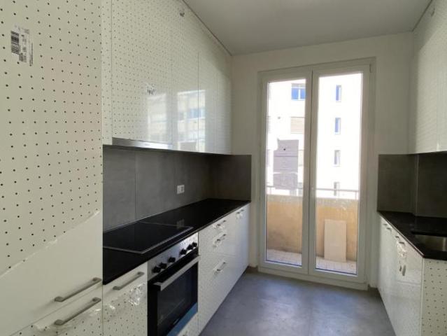 Appartement entièrement rénové de 2 pièces au 4ème étage
