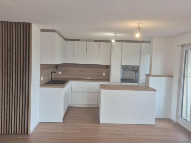 Appartement entièrement rénové de 4.5 pces