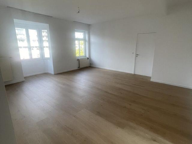 Appartement entièrement rénové de 5 chambres – Place Keym