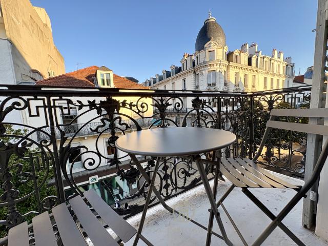 Appartement entièrement rénové hyper centre 2 chambres balcon cave