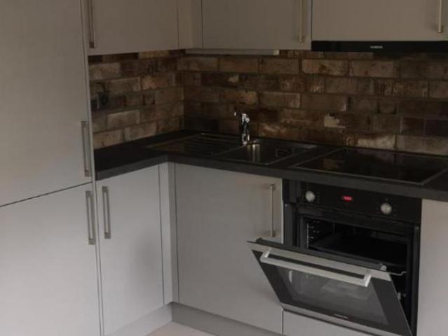 APPARTEMENT ENTIEREMENT RENOVE Rue du Commerce 107 appartement 4ème centre