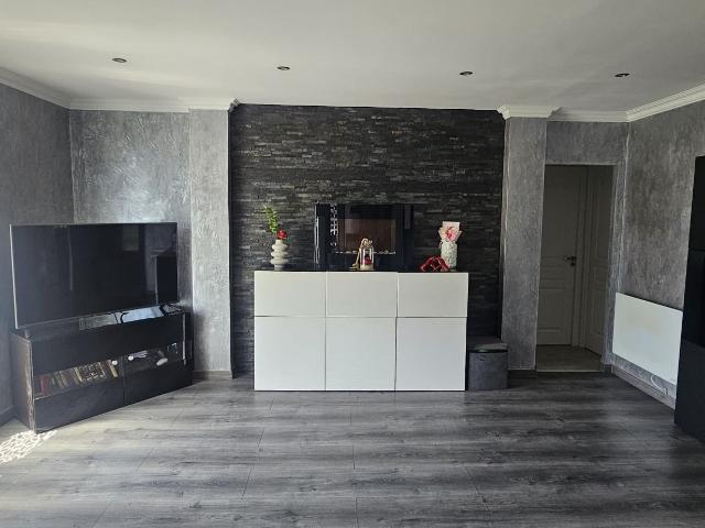 APPARTEMENT ENTIEREMENT REFAIT A NEUF MEUBLE AU 4E ET DERNIER ETAGE 2 CHAMBRES