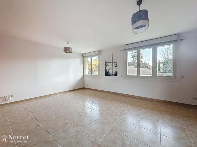 Appartement entresol Bron résidence arborée et sécurisée