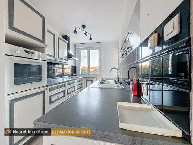 Appartement entresol Bron résidence arborée et sécurisée