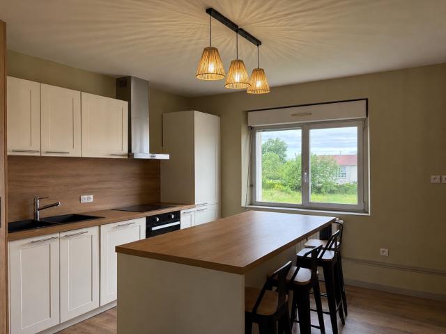 Appartement environ 82 m2 avec 2 chambres à Pontarlier 81m² Pontarlier