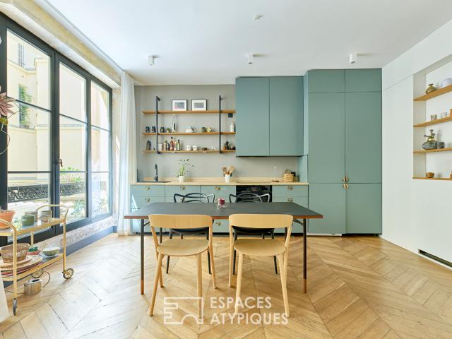 Appartement esprit atelier sur cour pavée au coeur du 10ème