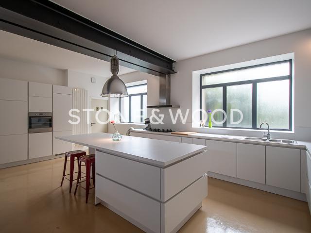 Appartement esprit loft de 192 m2 avec vaste sous sol à Albens