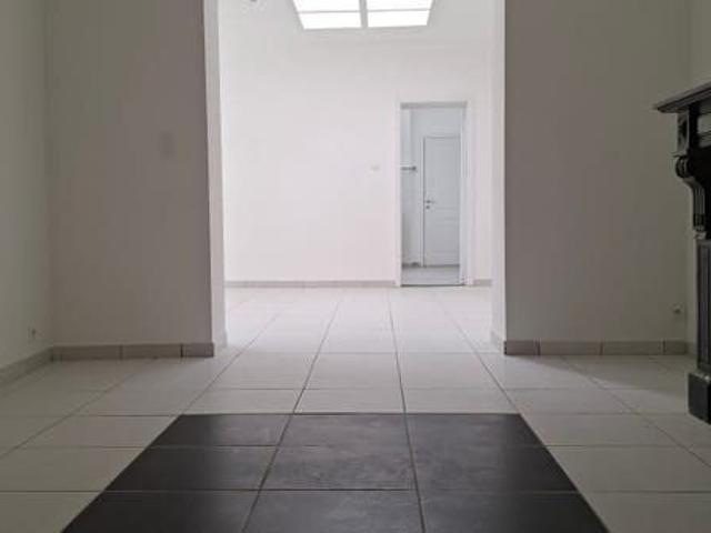 APPARTEMENT:ETAT NEUF 2 CHAMBRES AVEC CAVE/PARKING EXTERIEUR