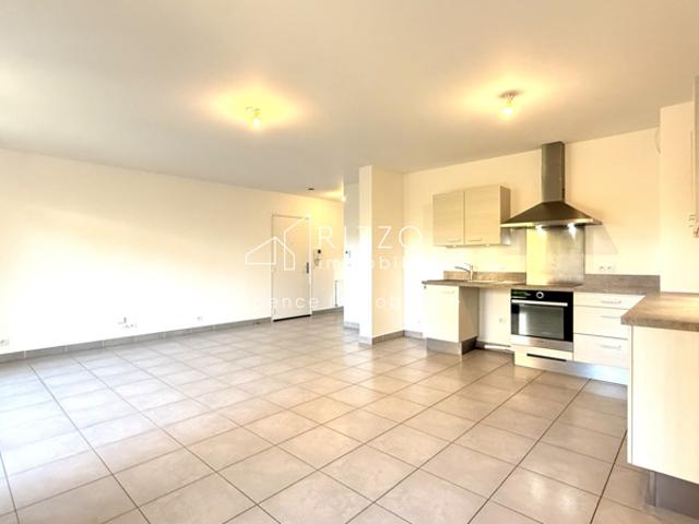 Appartement état neuf avec cuisine équipée et jardin terrass