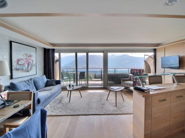 Appartement exclusif de 3.5 pièces avec vue panoramique, services hôteliers et proximité immédiate des pistes