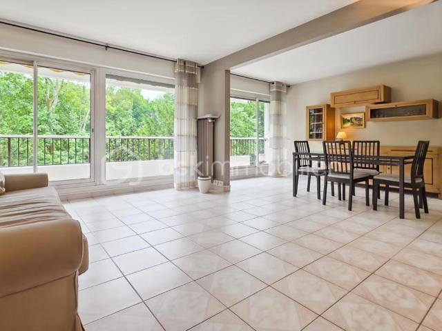 Appartement F3 65 m2 Grand BALCON cave Résidence Grand Parc