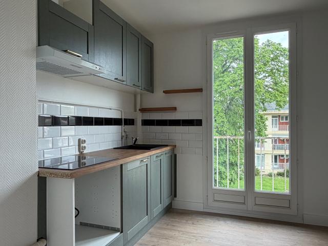 Appartement F3 72 m2 Centre ville Beauvais Dernier étage