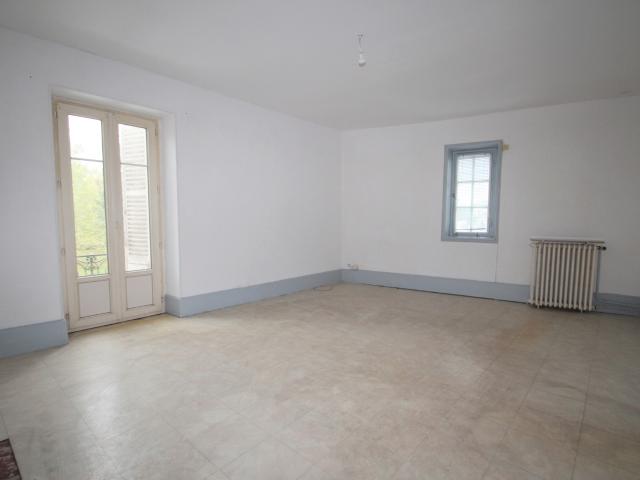 APPARTEMENT F3 93m2 SAINT LEGER DES VIGNES