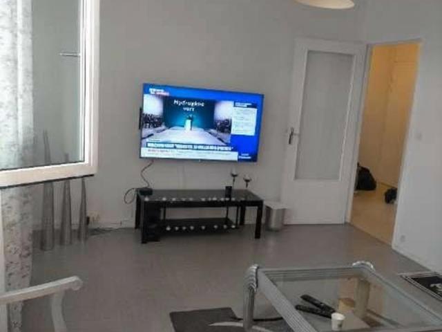 Appartement F3 avec balcon et vue panoramique Paris 19e