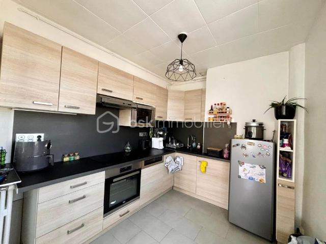 Appartement F3 cave place de parking