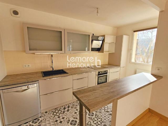 Appartement F3 de 58 m² en bon état avec parking