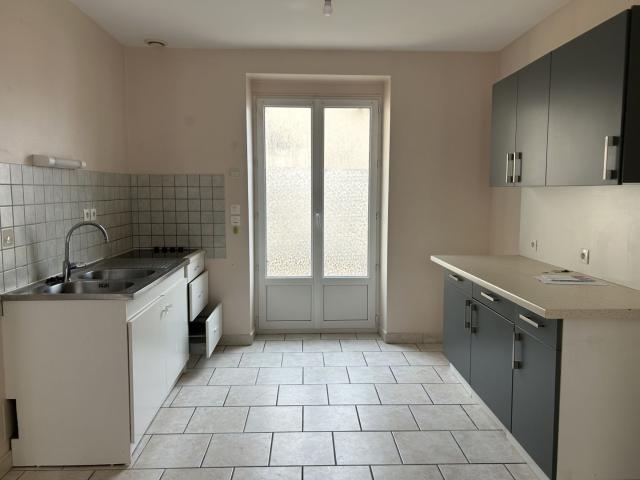 appartement F3, idéalement situé en plein centre ville de Bo, Bonneval