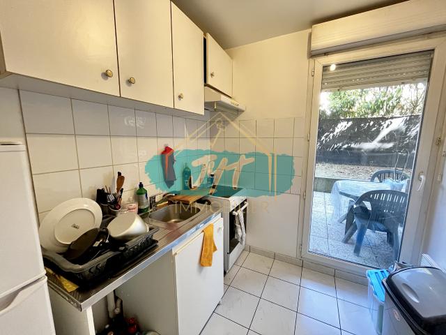 APPARTEMENT F2 + TERRASSE, JARDIN, CAVE ET PARKING GOUSSAINVILLE