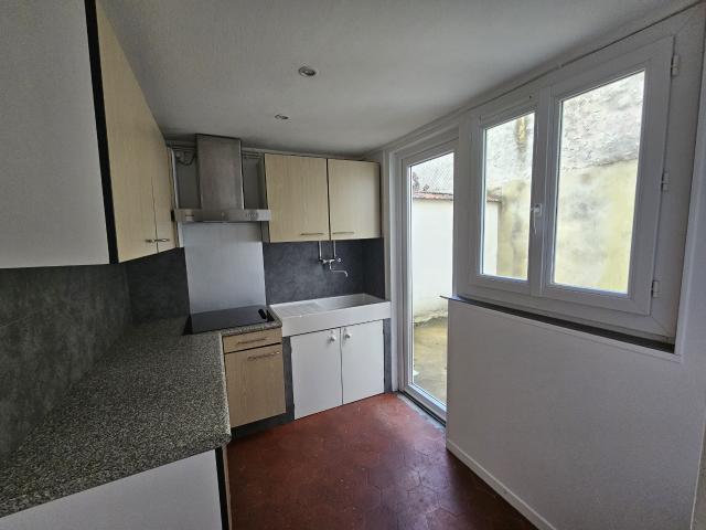 APPARTEMENT F2 AUNEAU CENTRE