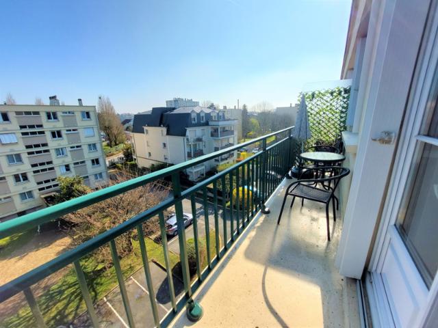 Appartement F2 avec balcon, cave et place de parking