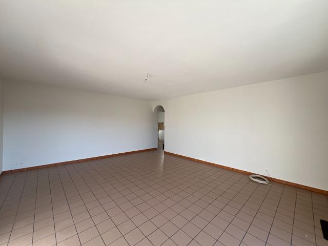 Appartement F2 avec garage, cave, et jardin