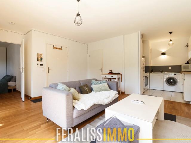 Appartement F2 avec grande terrasse et parking !