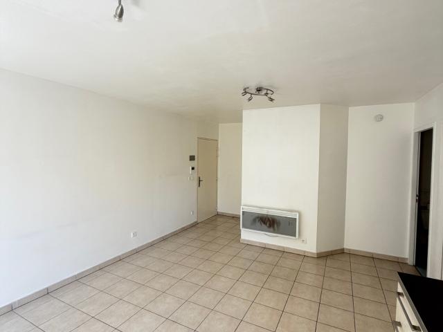APPARTEMENT F2 AVEC PLACE DE PARKING ET CAVE