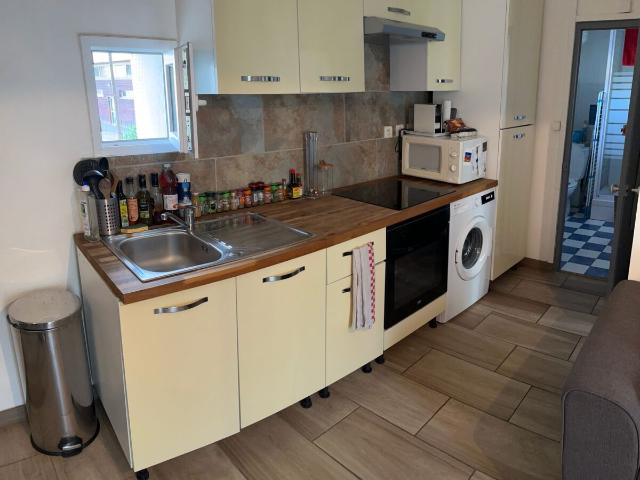 Appartement F2 + cellier proche tram Louis Blanc