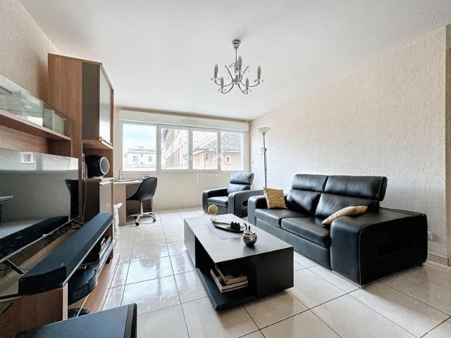 APPARTEMENT F2 DE 52 M2 AVEC GARAGE ET ASCENSEUR DANS RÉSIDE